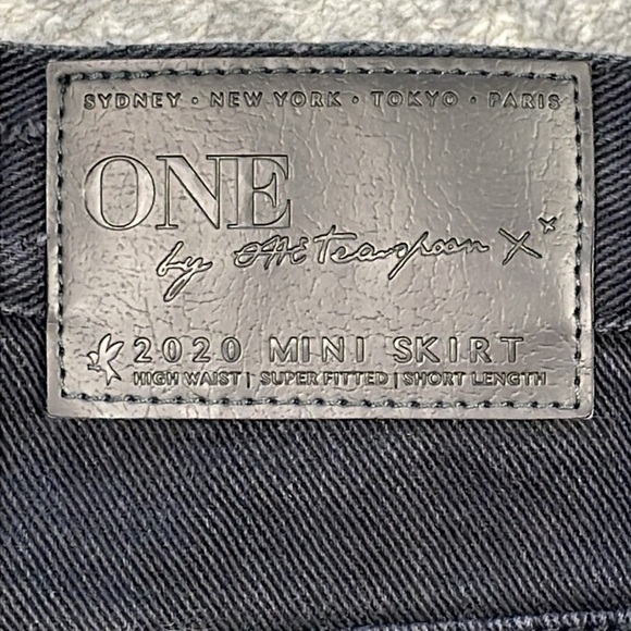 One by One Teaspoon 2020 Mini Skirt Black Denim Jean Distressed High Rise 28 - Picture 12 of 14